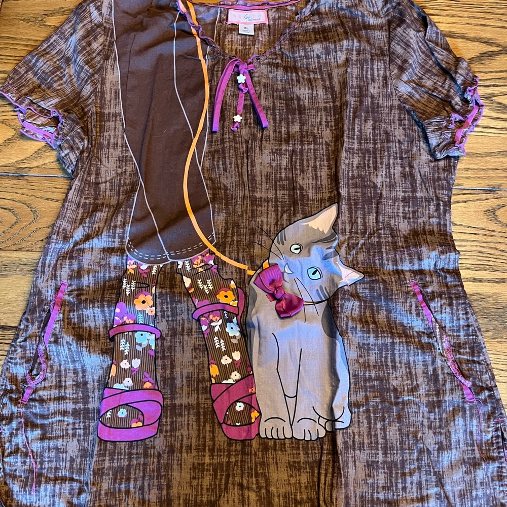 XL Koi cat scrub top